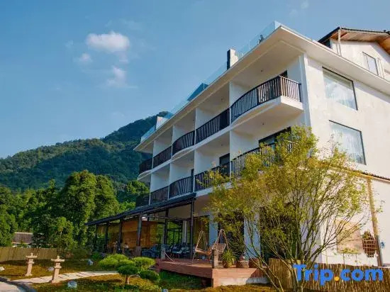 Pure Cloud Hotel