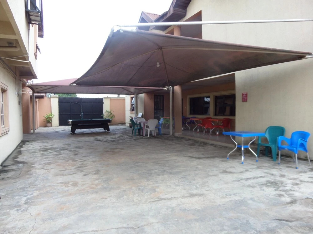 Bakis Continental Hotel