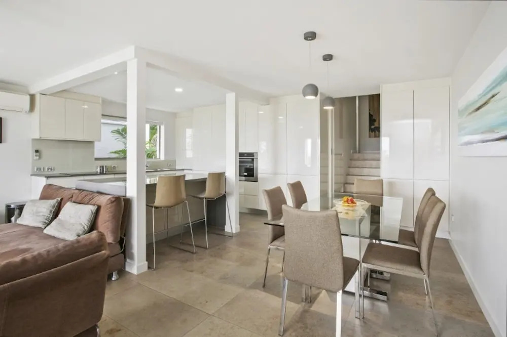 Stunning Apartment With Views of Laguna Bay - Unit 2 Taralla 16 Edgar Bennett Ave