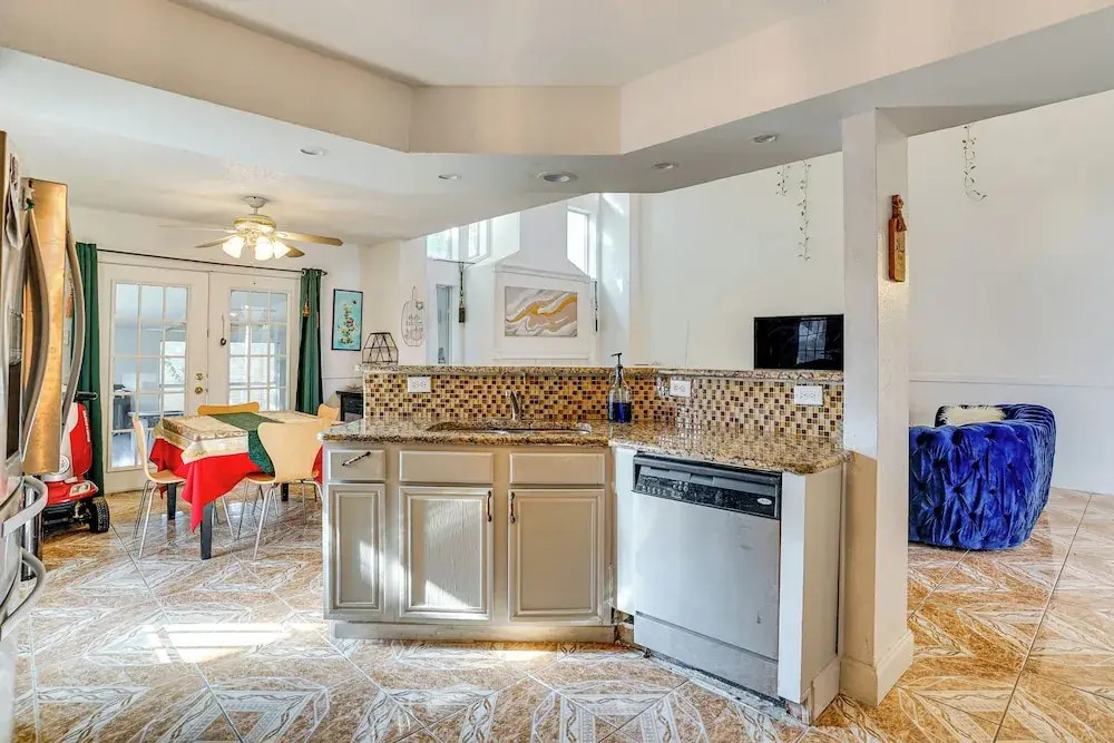 Large Families Welcome! Spacious Fort Worth Home