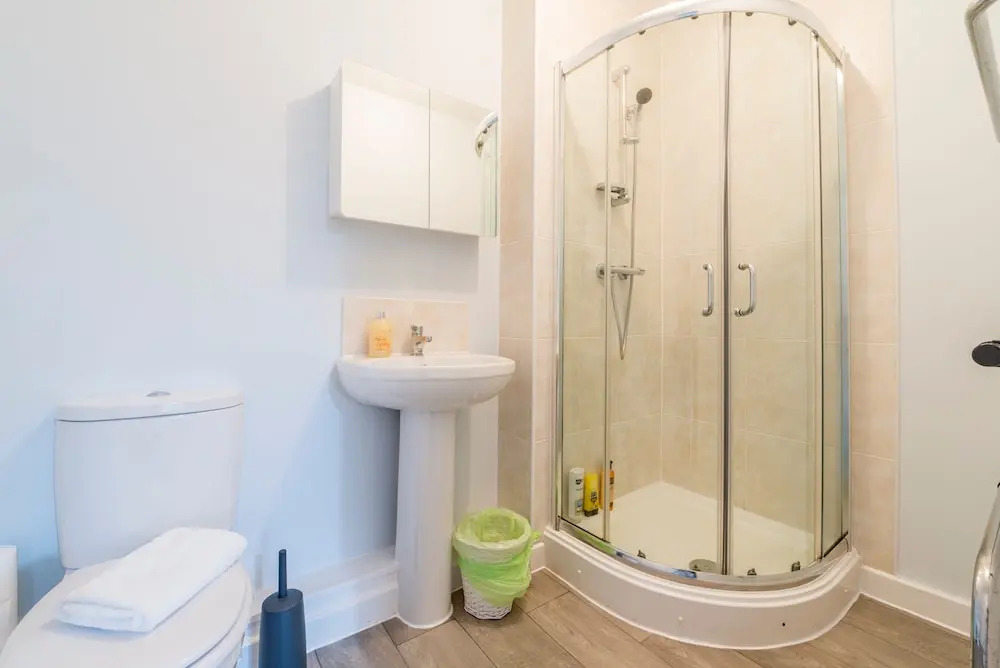 3 Bedroom Apartment Near City Centre With Parking