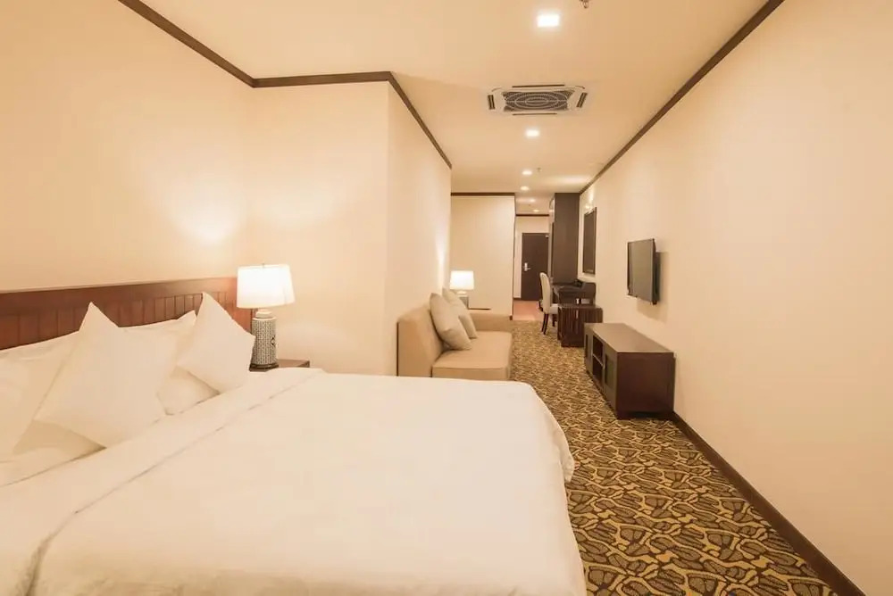 The Platinum Hotel & Suites