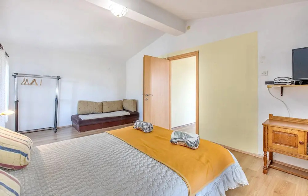 Villa With 5 Bedrooms in Klenovica, With Wonderful sea View, Furnished Terrace and Wifi Near the Beach