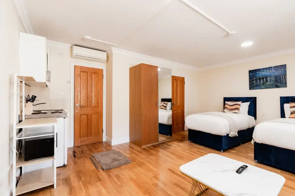 Warm Apartments in Queensway