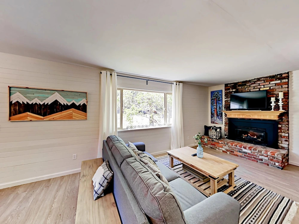 Alpine Retreat Home 3 Bedrooms 1.5 Bathroom Home