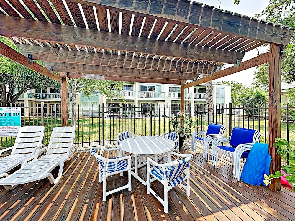 New Listing! Remodeled W/ Pool, Pier, Tennis 3 Bedroom Condo