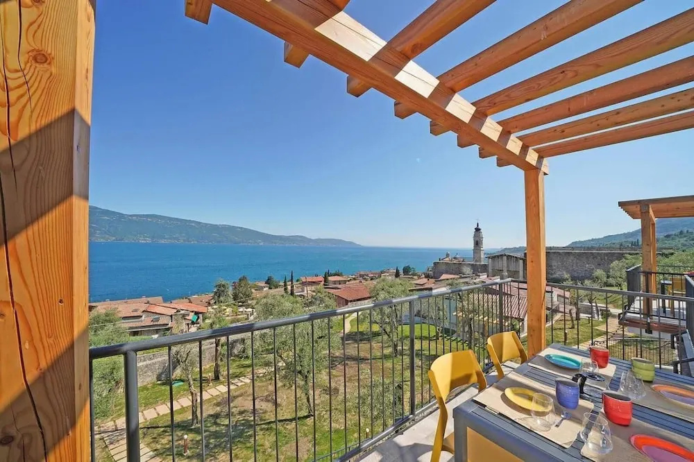 Residence Dany appartamenti con cucina vista lago piscina e parcheggio