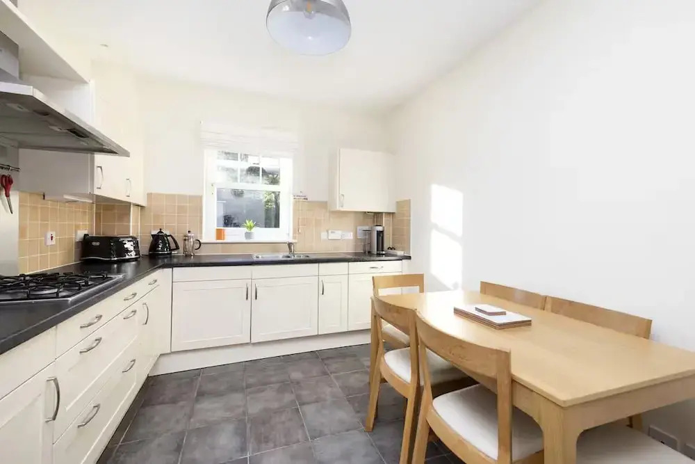 Modern Flat with Free Parking
