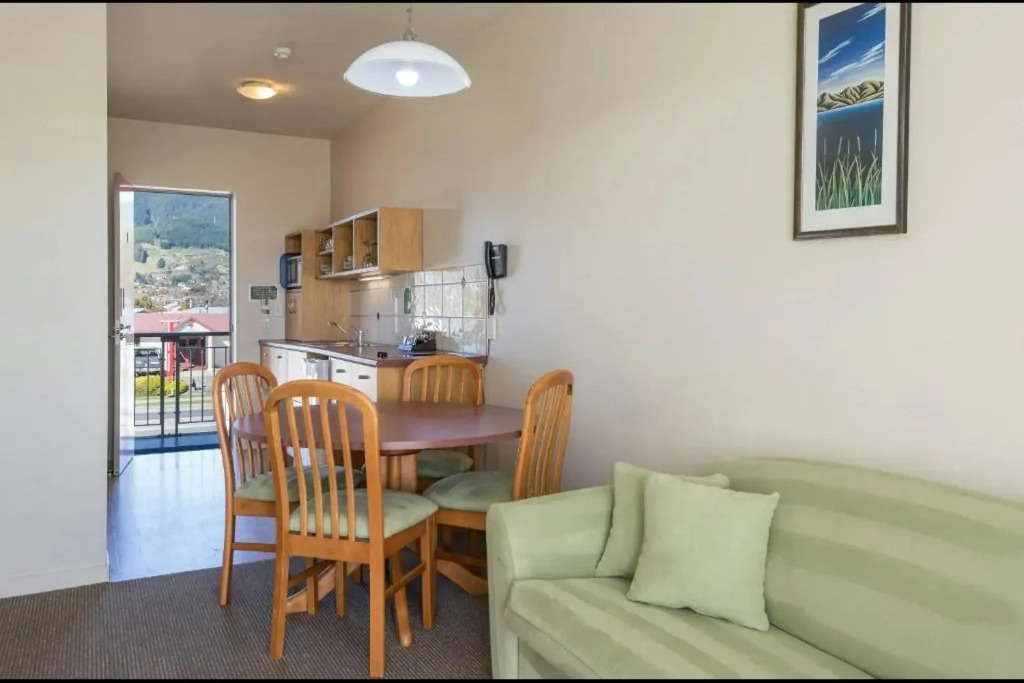 Parkside Motel