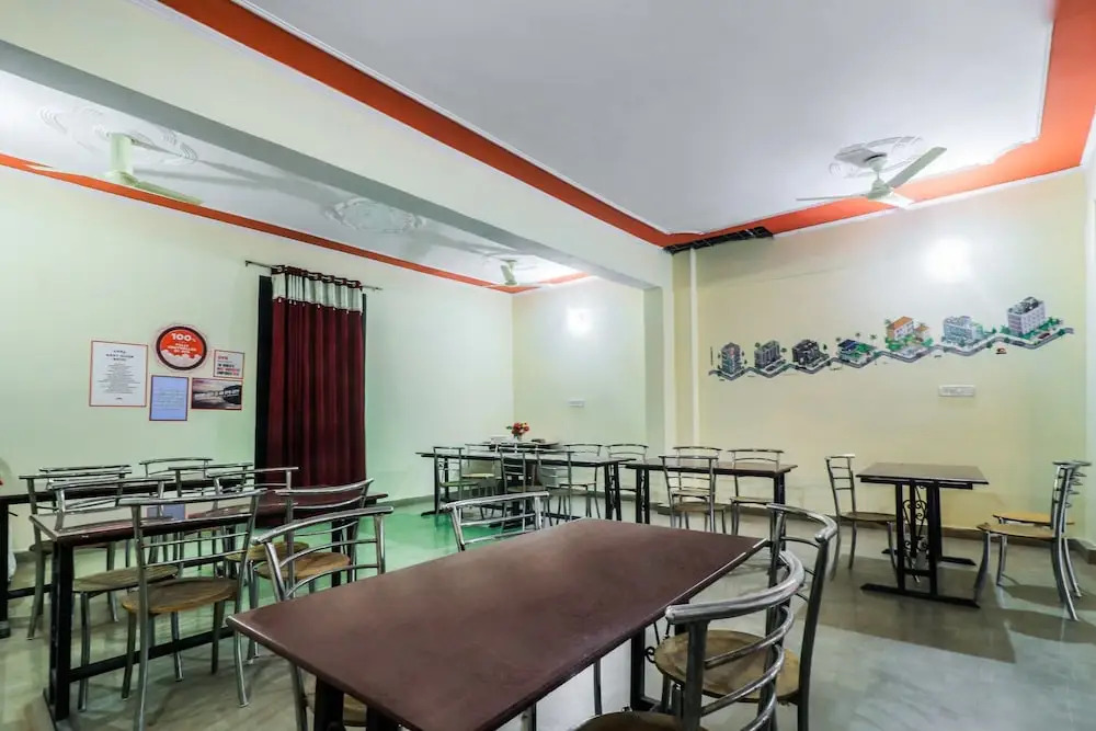 OYO 24228 Hotel Hans