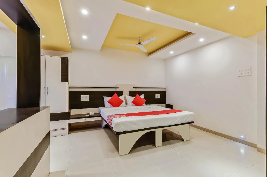 OYO Flagship 35803 Sachin Regency
