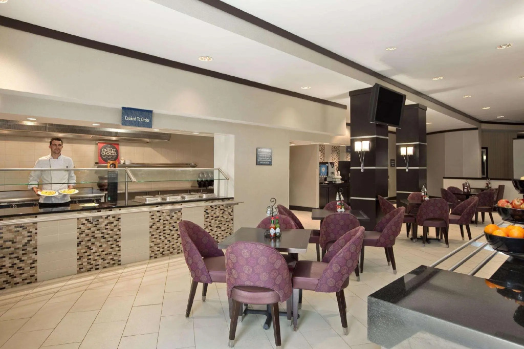 Embassy Suites by Hilton St Louis Airport