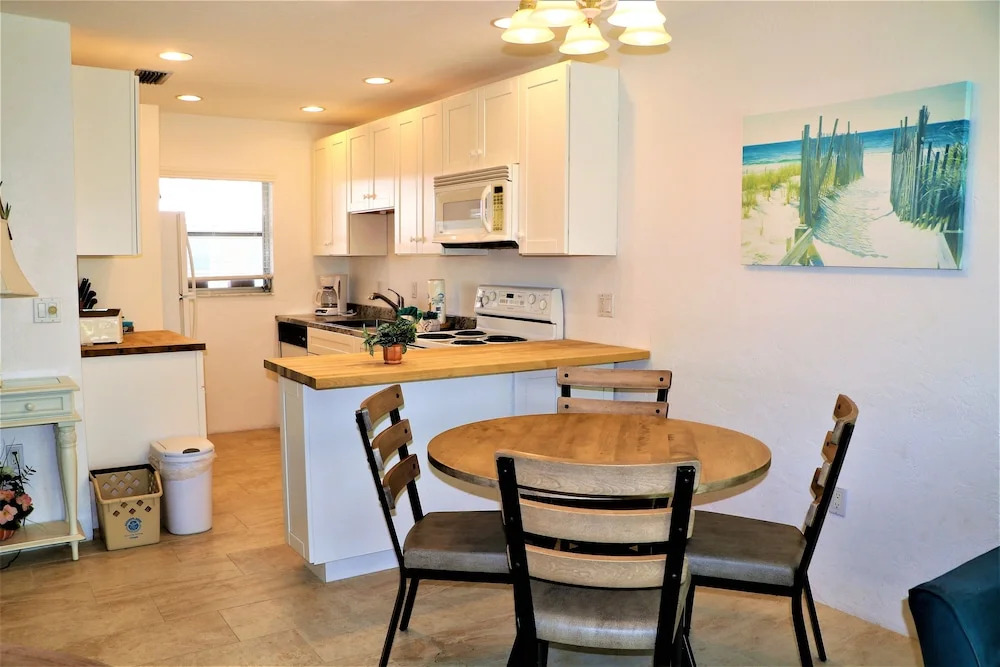 Jamaica Royale 088 - 2 Br Condo