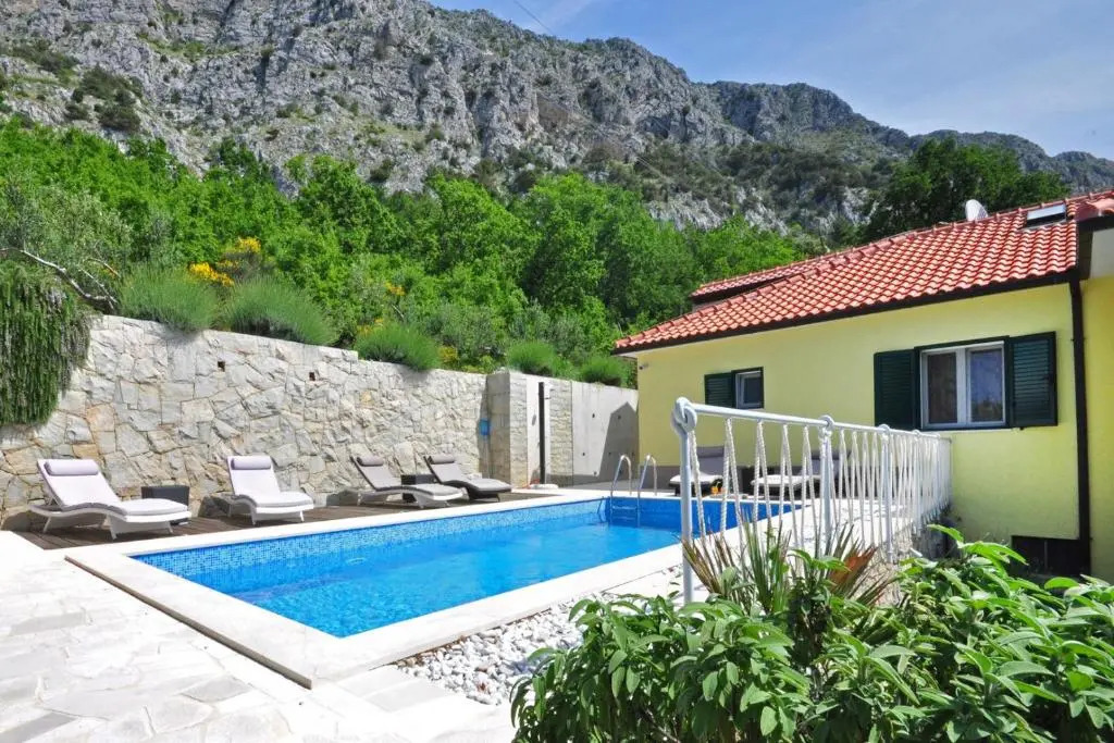 Villa Maruncela with sea and island views, 5 bedrooms, private pool, gym