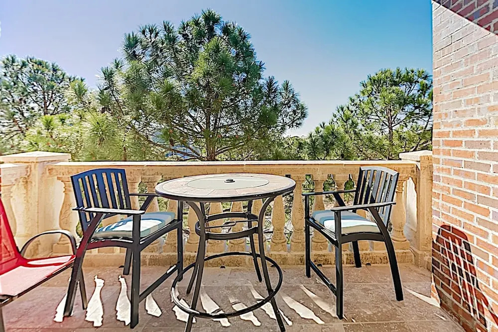 The Magnolia W/ Pool & Hot Tub - Walk To The Beach 3 Bedroom Condo