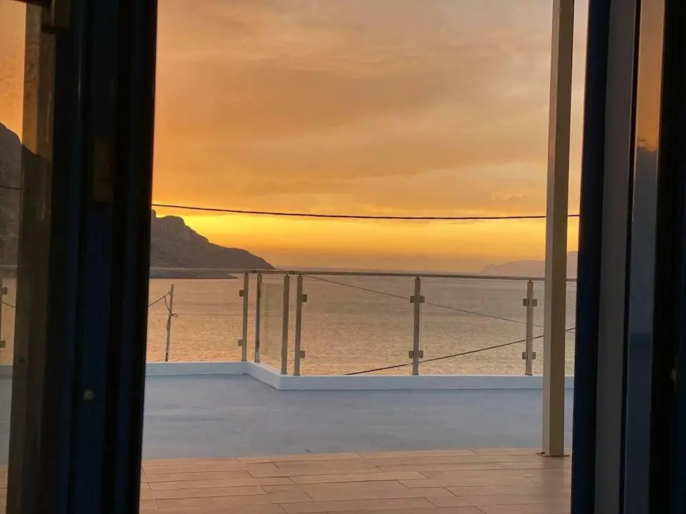 1 Bed - Sleeps 2 - Balcony - Sea View - Parking