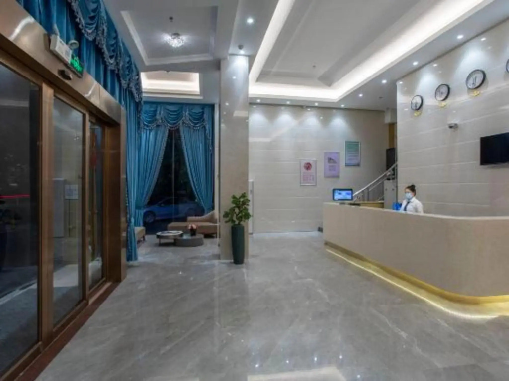 Comfort Hotel (Shenzhen International Convention and Exhibition Center Fuyong Metro Station)