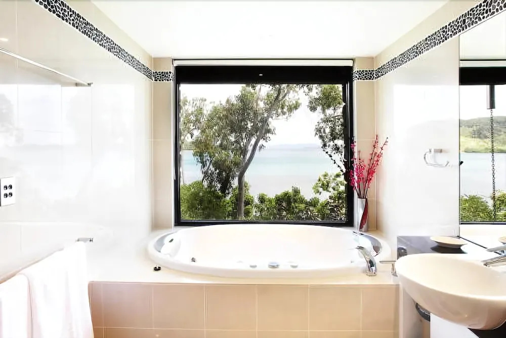 Edge Apartments on Hamilton Island by HIHA