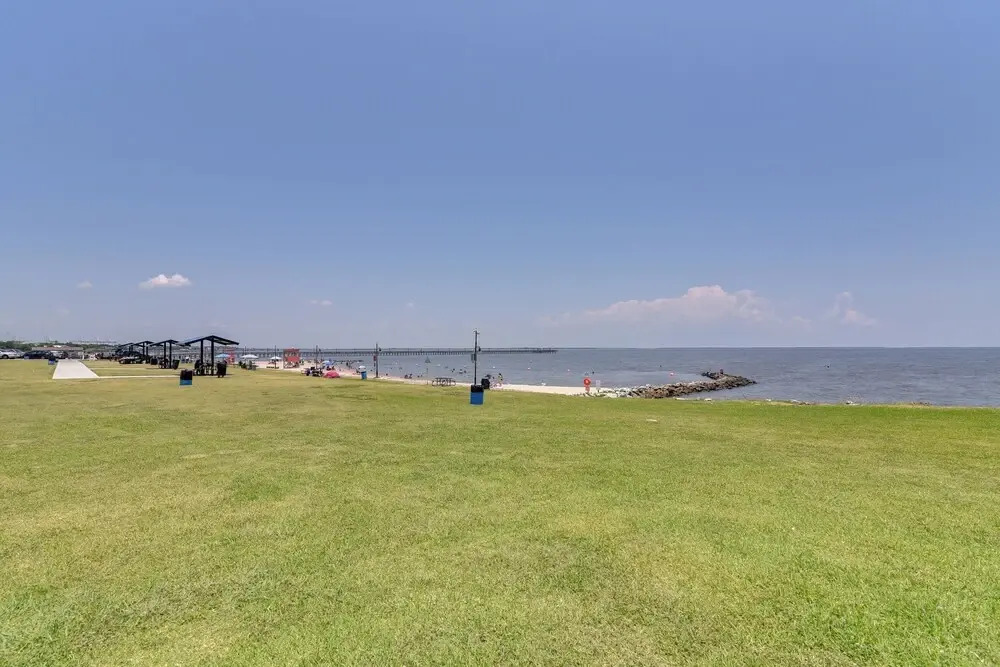 La Porte Home w/ Balconies: Walk to Beach!