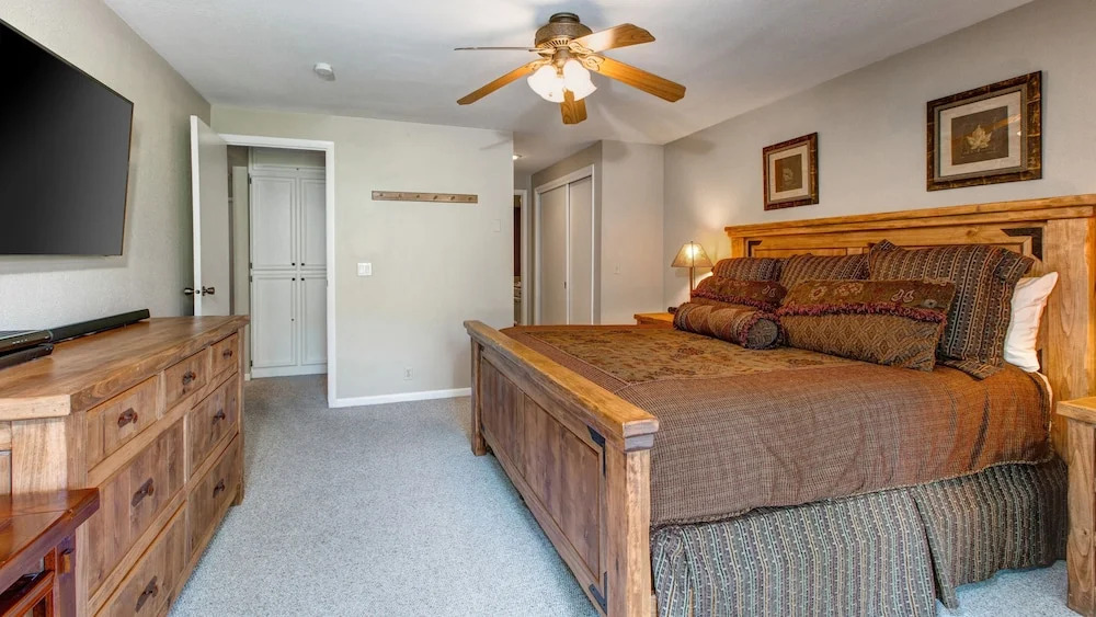 Ski in out 2 BDR Condo in the Heart of the Action