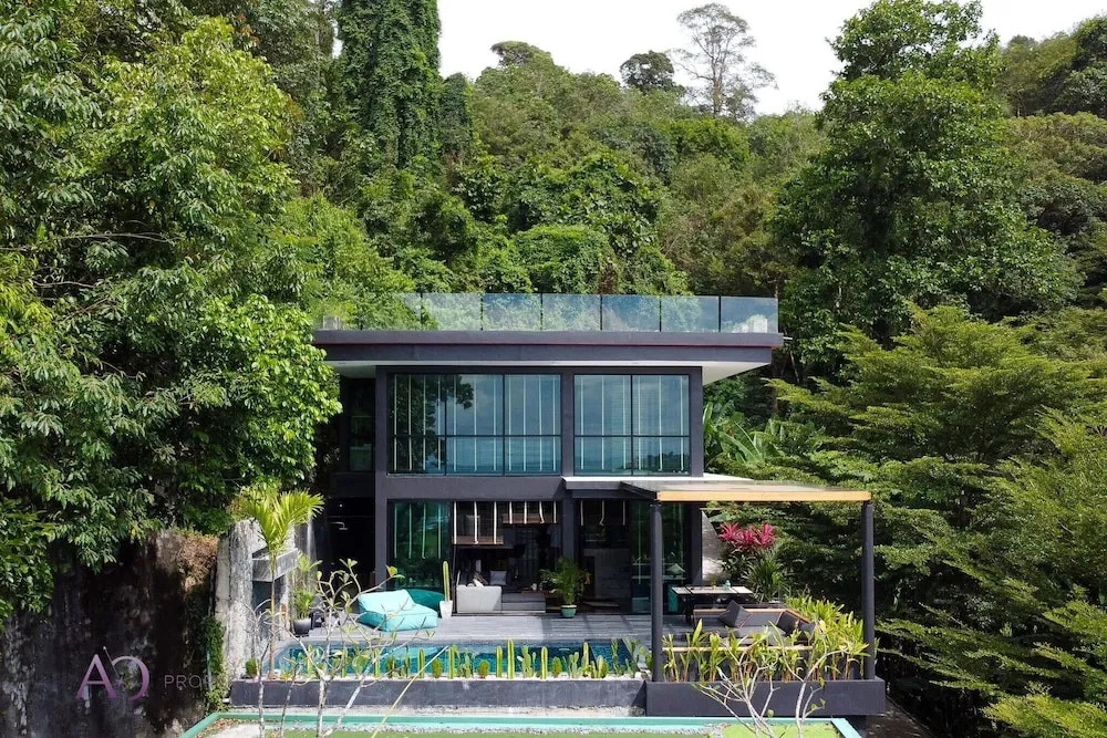 Stylish 4 Bedroom Seaview Pool Villa