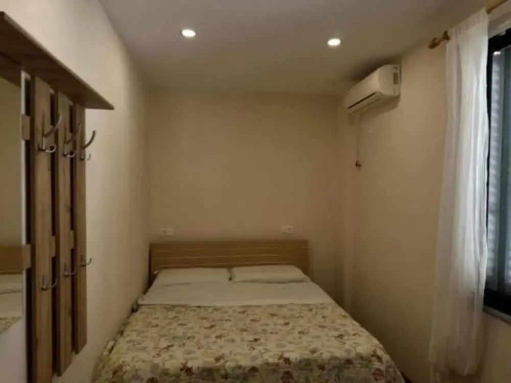 Tirent Apartment - Cozy Bedrooms Stay by Golem Beach.
