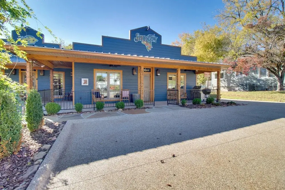 Fly Fishers Paradise: Getaway Near White River!