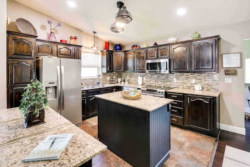 Lakefront Haven Near Oaklawn & Casino Resort!