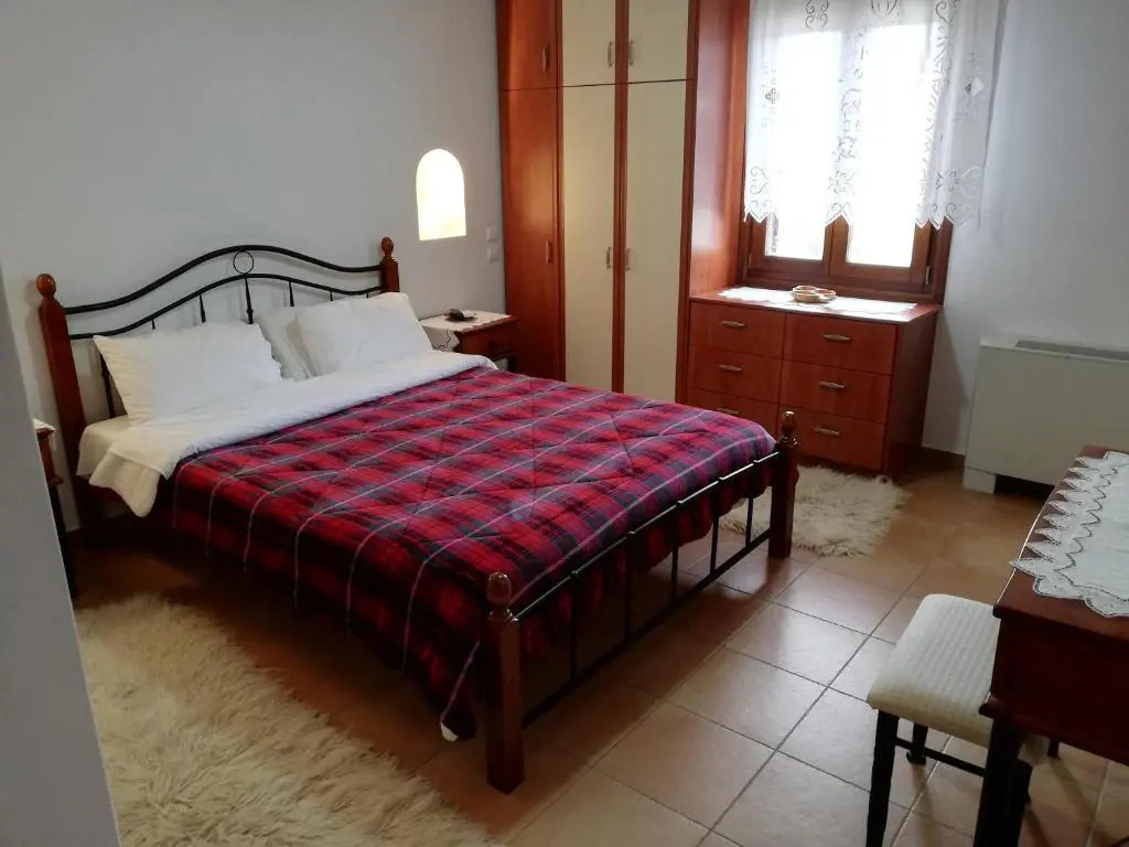 Sunshine house for 9, cozy set up,verandas, sea view.