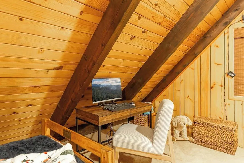 West Shore Tahoe Cabin - Loft Movie Nights Pets