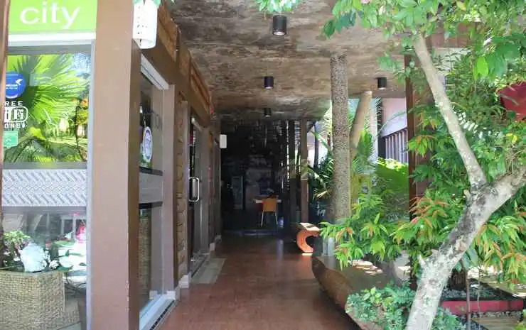 Lawaka Hotel