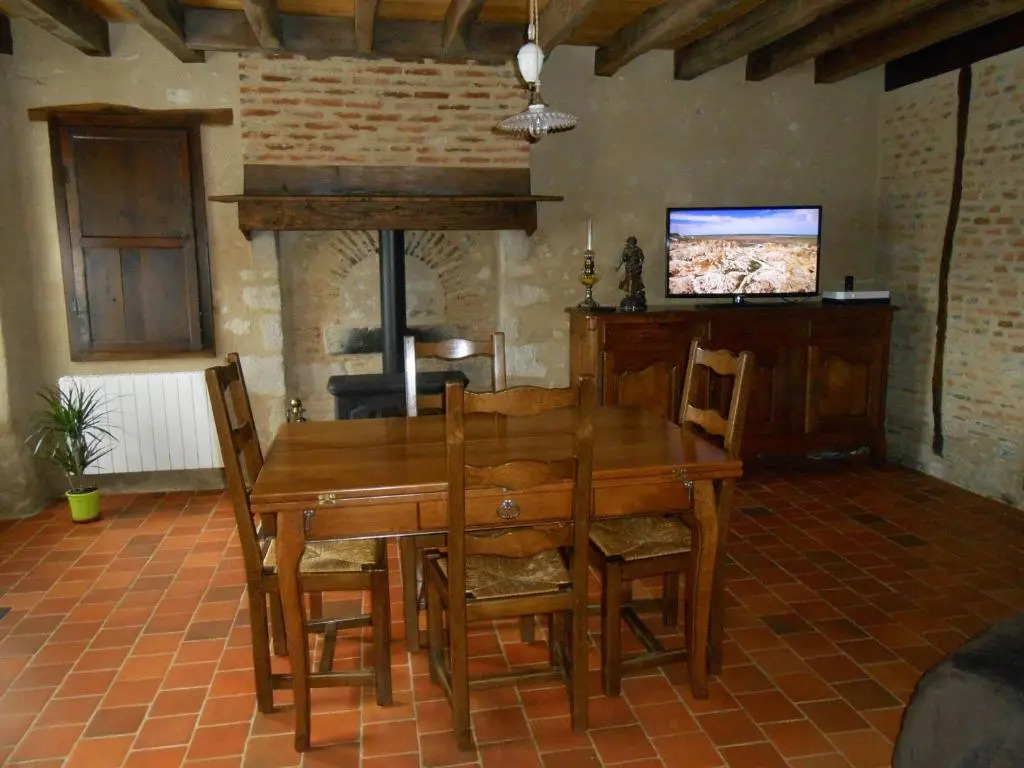 Maison de Caractère Rénovée avec Jardin, Terrasse, et Proche du Château Guillaume - FR-1-591-131