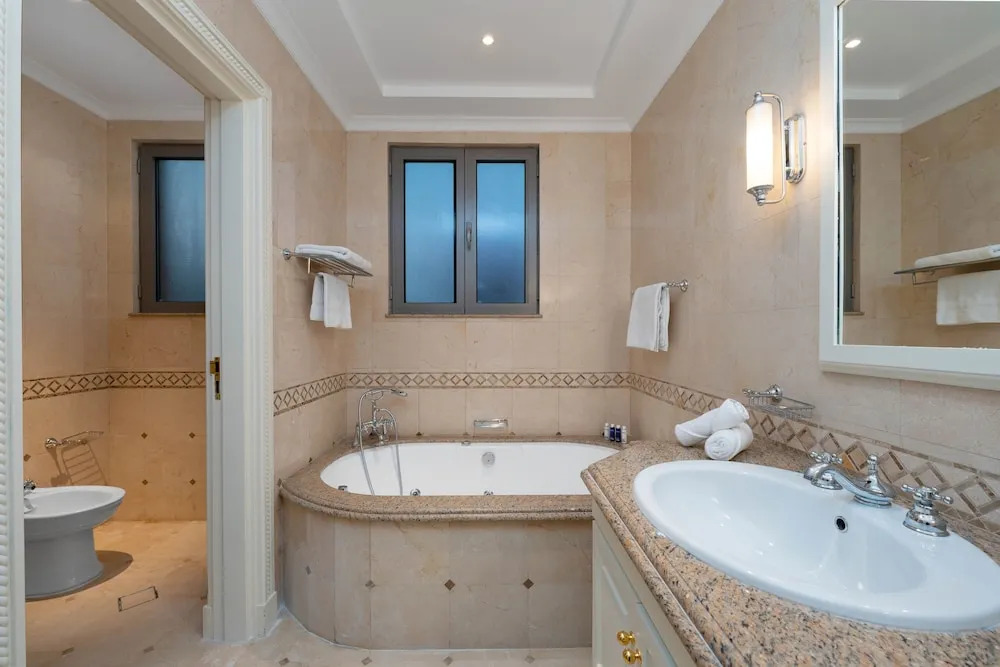 Maison Privee - Exclusive Villa with Private Pool, Garden & Beach