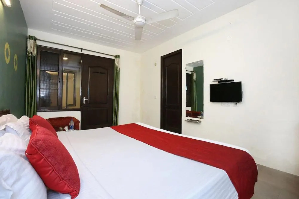 OYO 6366 Grand Regal Hotel