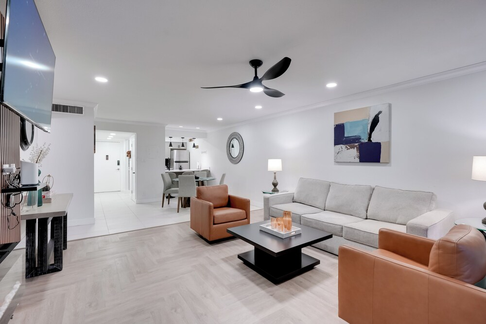 Old Town Oasis! Modern Unit w/ Resort-style Pool