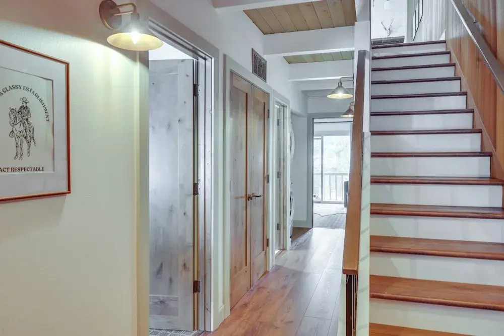8 Mi to Northstar Slopes: Tahoe Gem w/ Fireplace