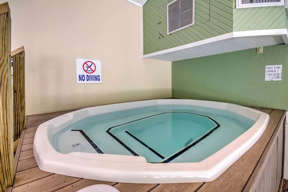 Village of Four Seasons Lake Condo w/ Pool Access