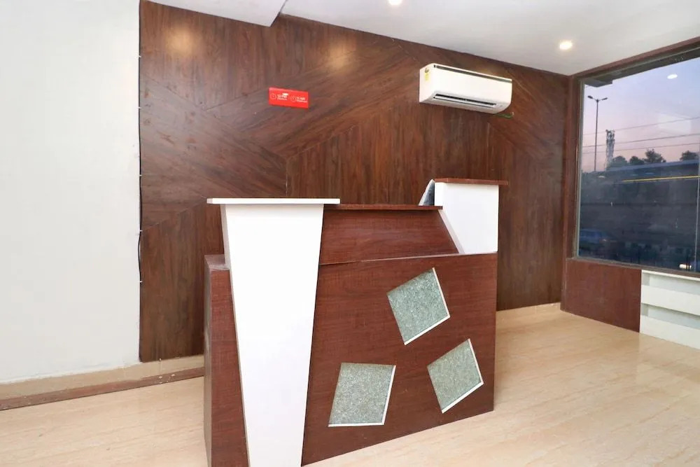 OYO 19716 Hotel Shanay