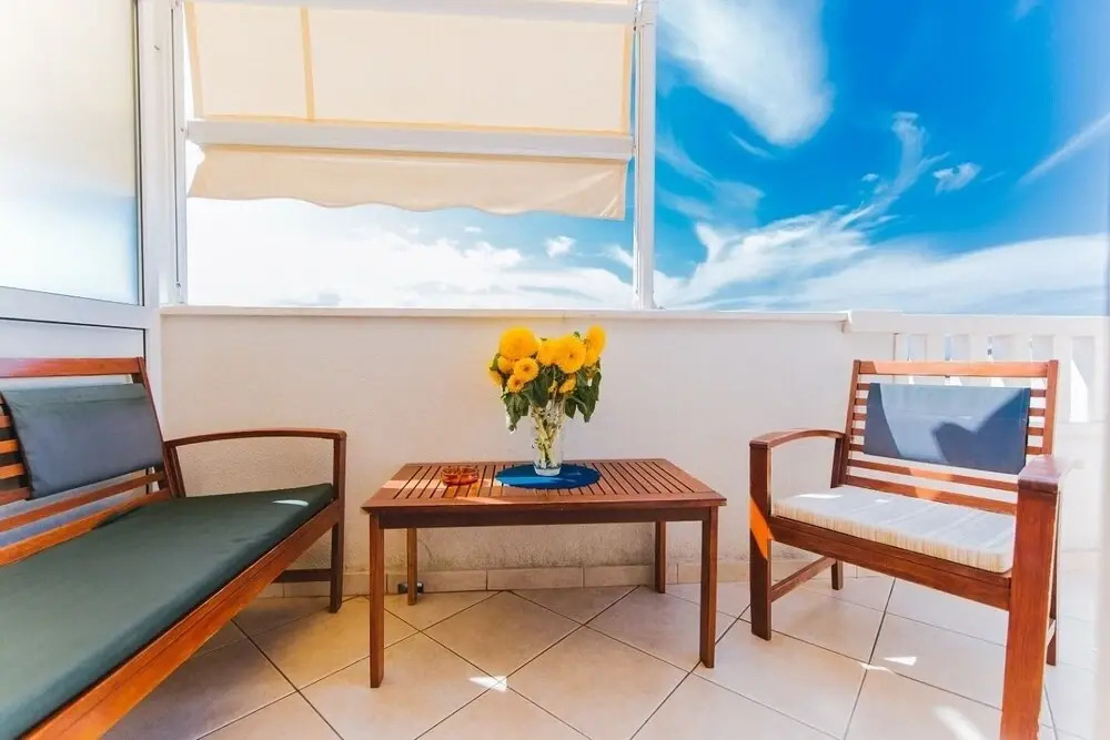 Mari - sea View Apartments - A4 Red