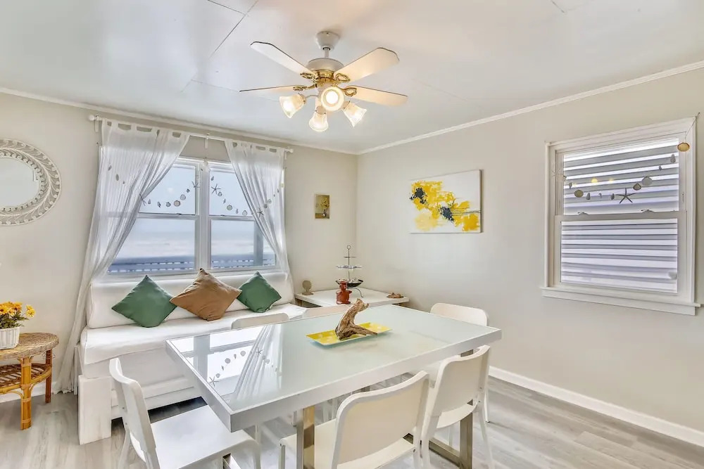 Betsy's Beachfront Cottage 3 Bedrooms 2 Bathrooms Home