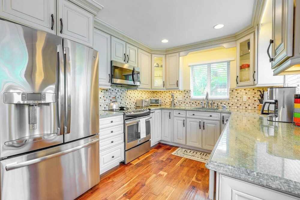 Walk to Beach & Marina: Singer Island Condo