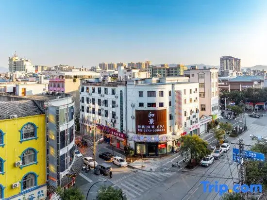 Hejing Film and Television Hotel (Mengzi Wencui Road Store)