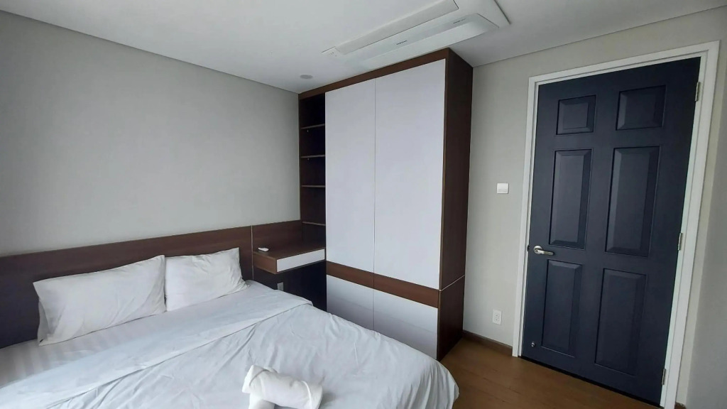 The Goldview Apartment - Luxury Apartment & Furnished Suites & River View & Infinity Pools & Gym & BBQ & High speed internet & Centrally located
