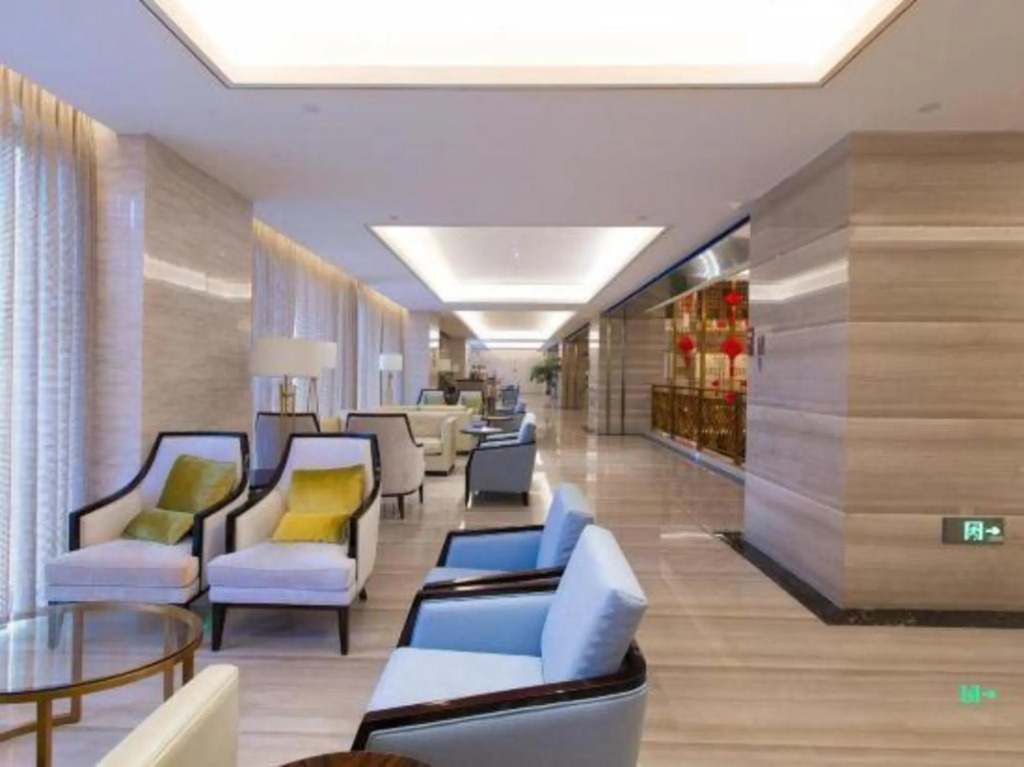 Royale Tower Hotel
