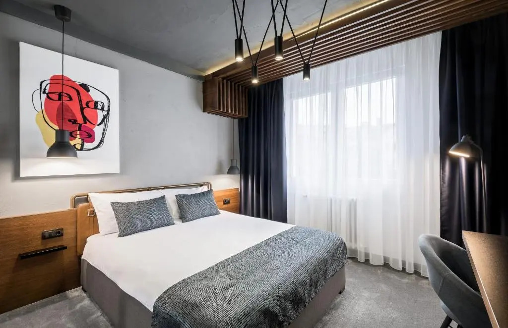 7 Rooms Suites