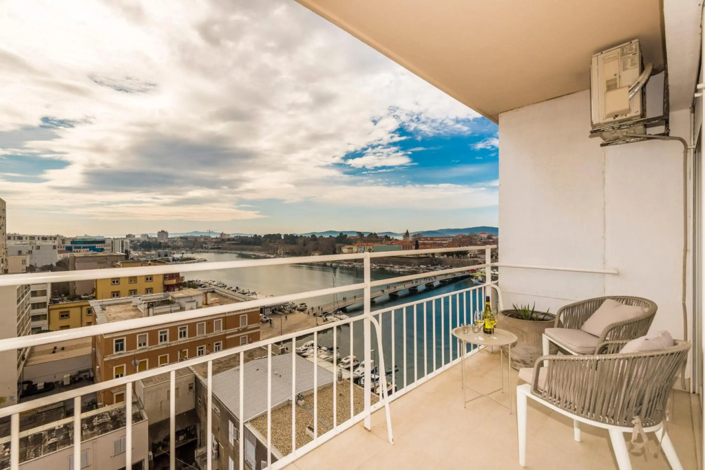 Urban Luxury Apartment
