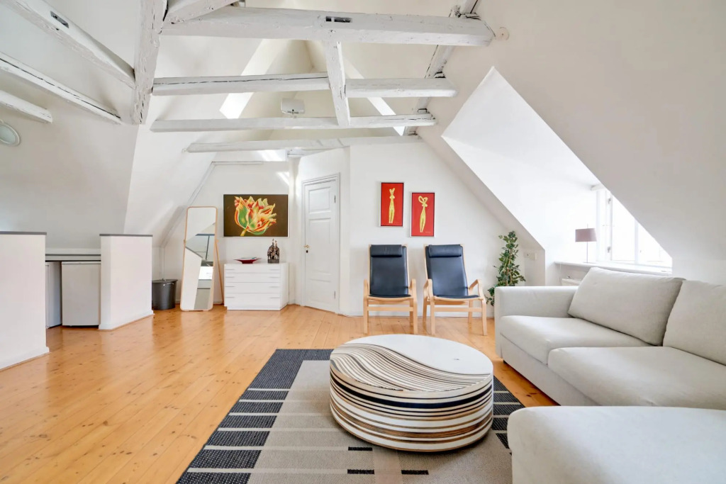 ★Bright Apartment · Next  to Tivoli · Heart of CPH★
