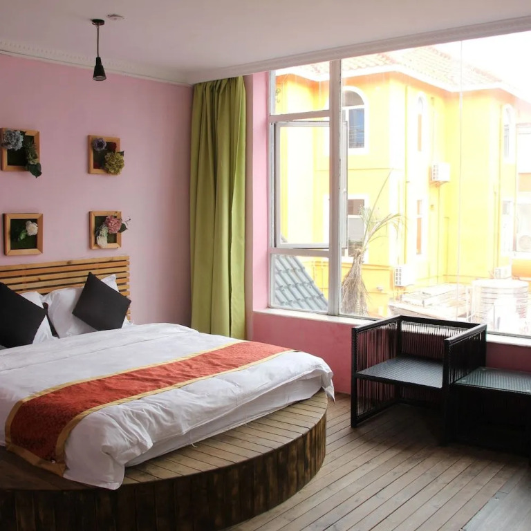 Car Theme Inn