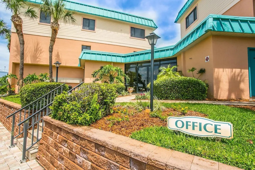 SEA Haven 115 [2/2] Free Activities! & Oceanfront Wifi Pool