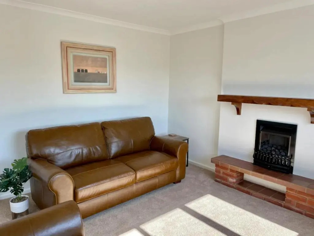 Stratford upon Avon: 2 bed town centre apartment, parking for one car